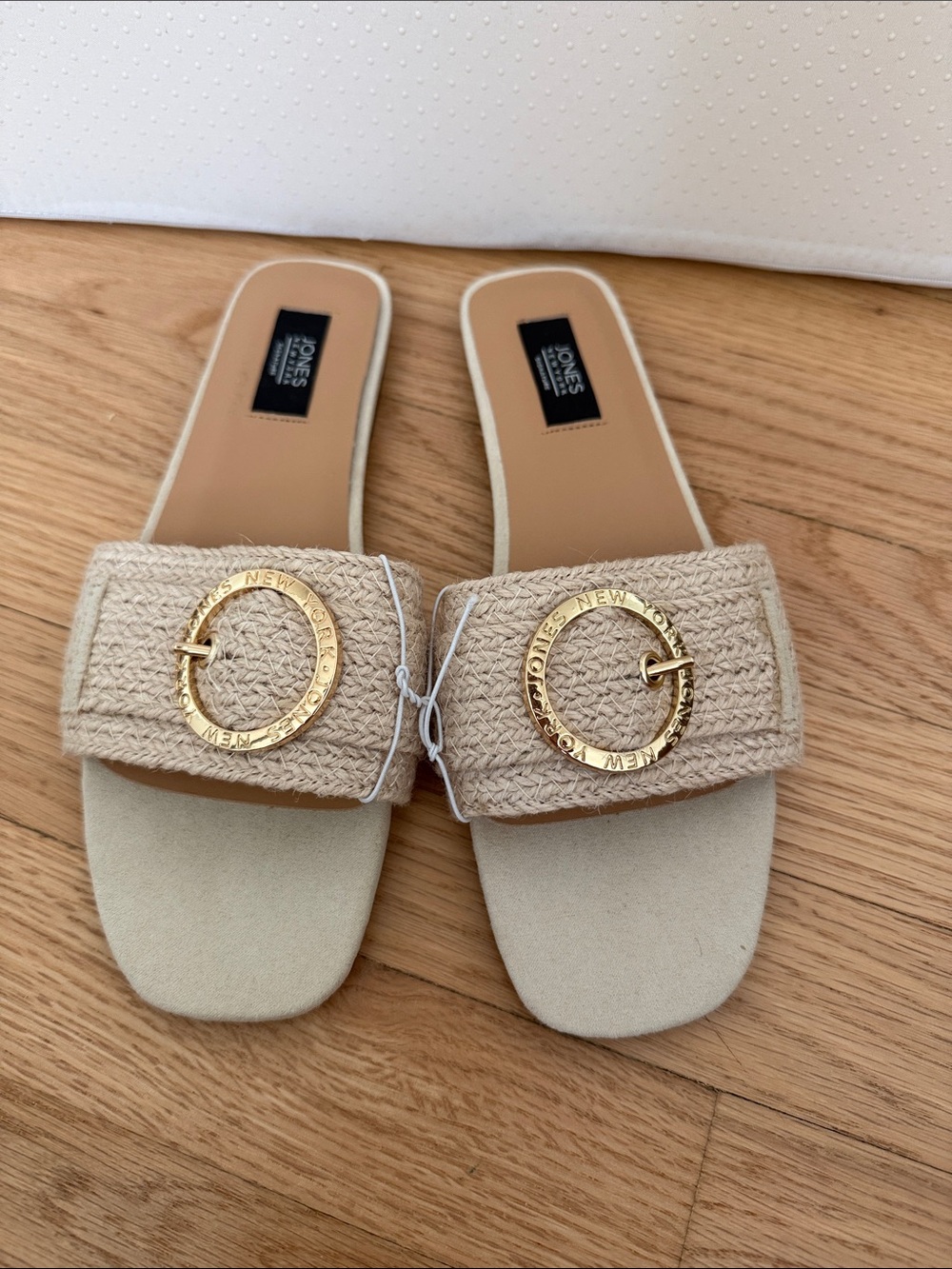 NWOT Jones New York Natural Beige Flat Sandals with Gold Ring Detail
